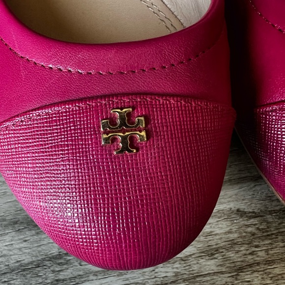 Tory Burch Fuchsia Leather Flats 7.5 excellent condition! - Picture 4 of 11